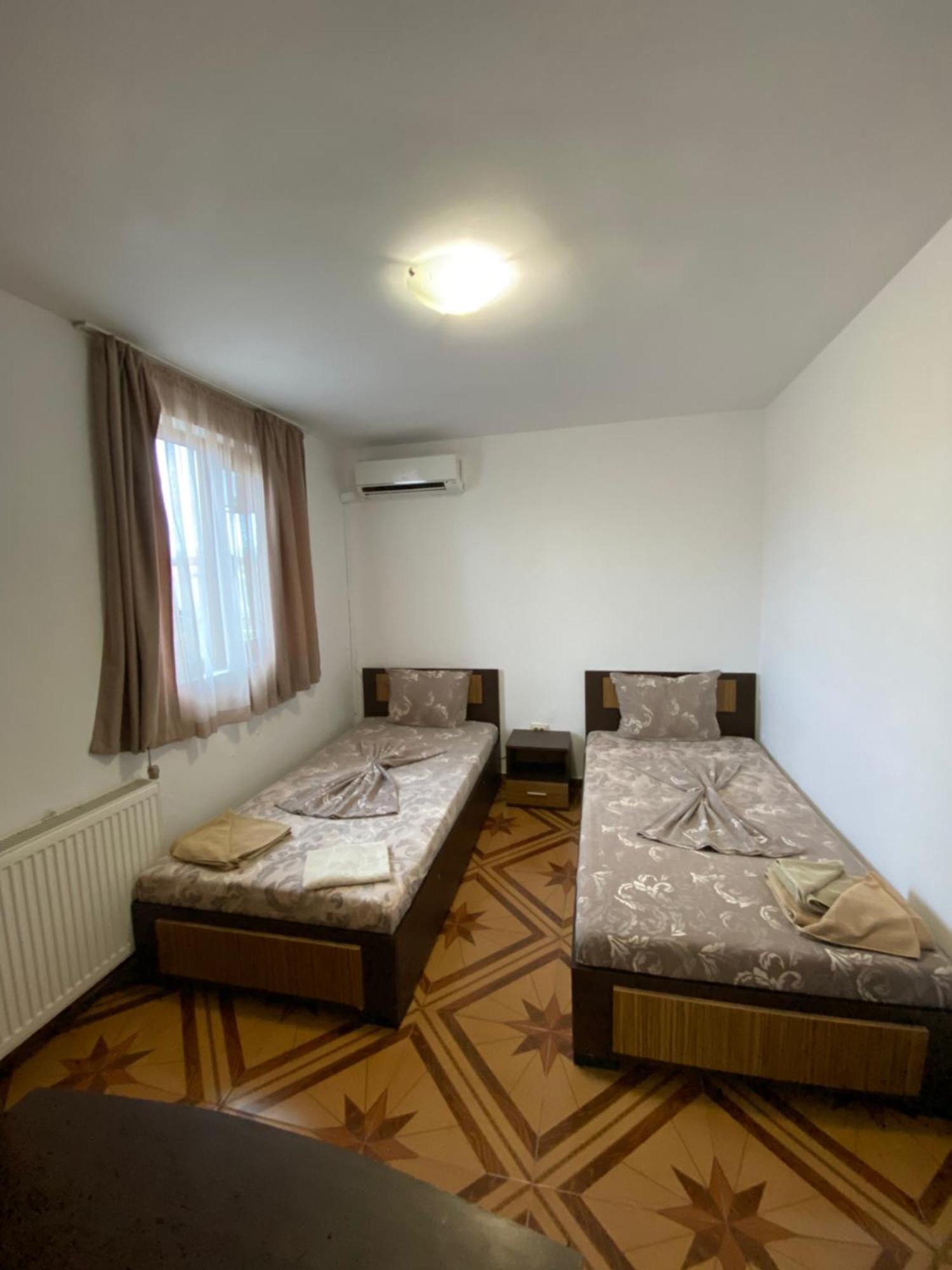 Guest Rooms Wild Duck Ezerets エクステリア 写真