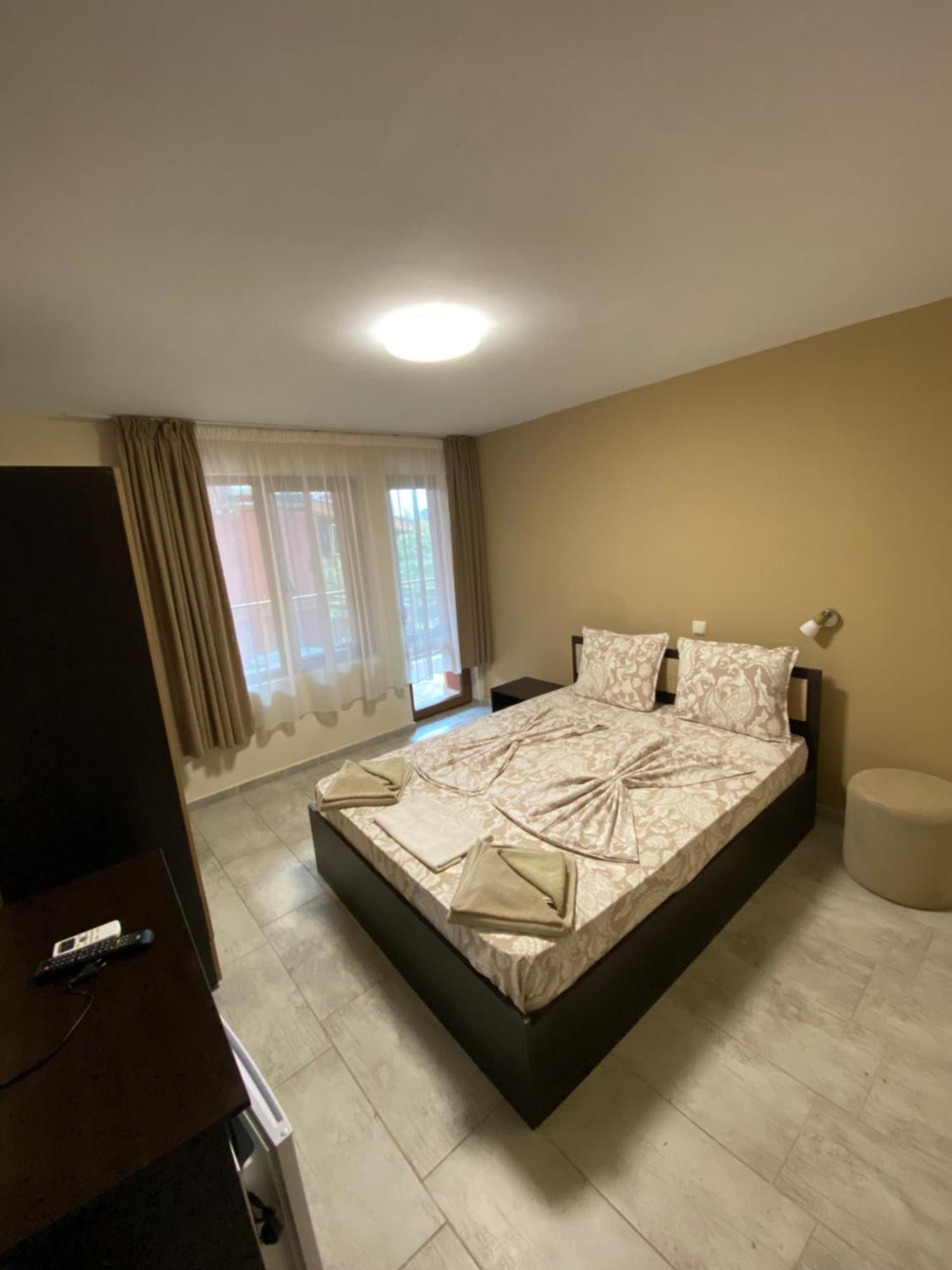 Guest Rooms Wild Duck Ezerets エクステリア 写真