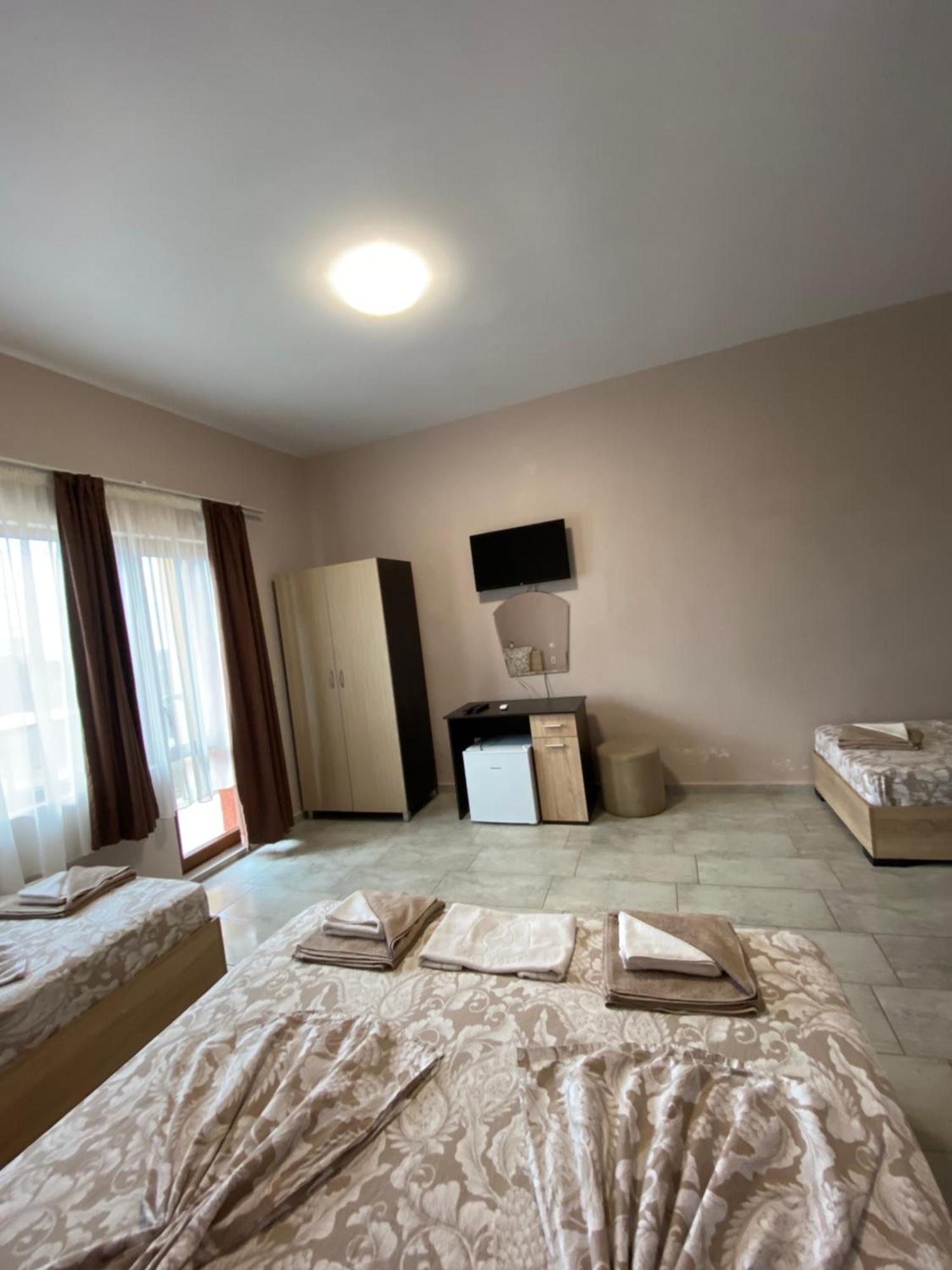 Guest Rooms Wild Duck Ezerets エクステリア 写真