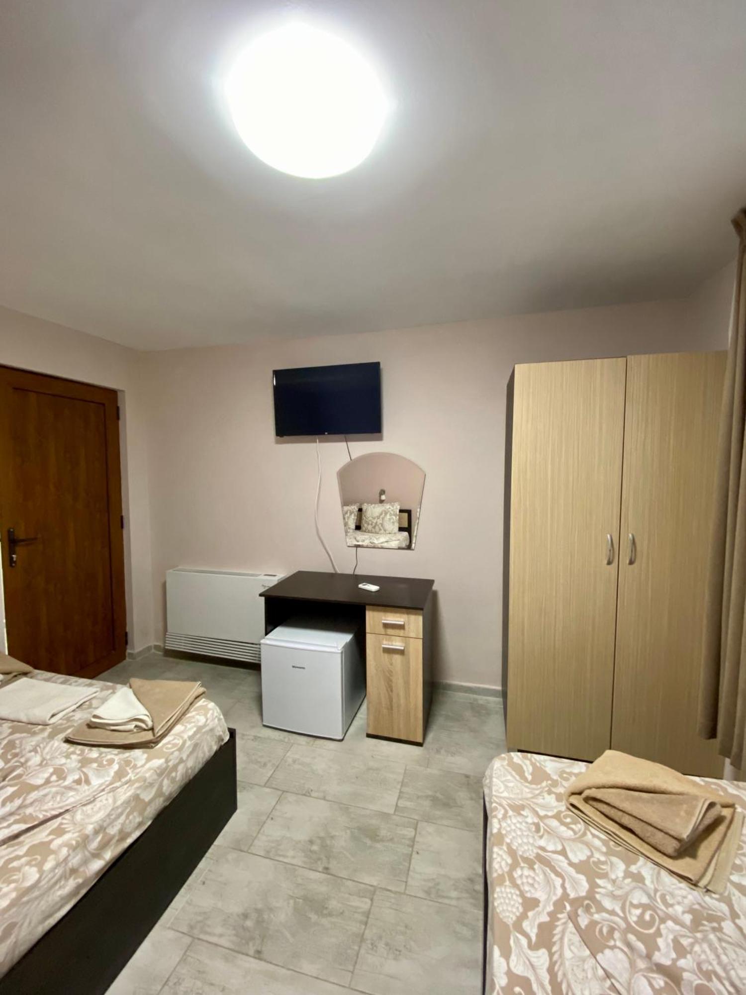 Guest Rooms Wild Duck Ezerets エクステリア 写真