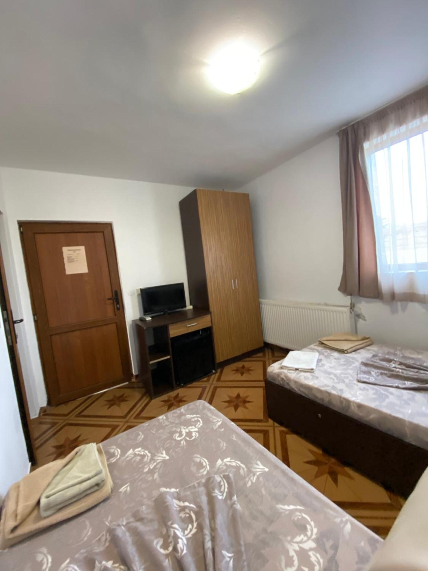 Guest Rooms Wild Duck Ezerets エクステリア 写真