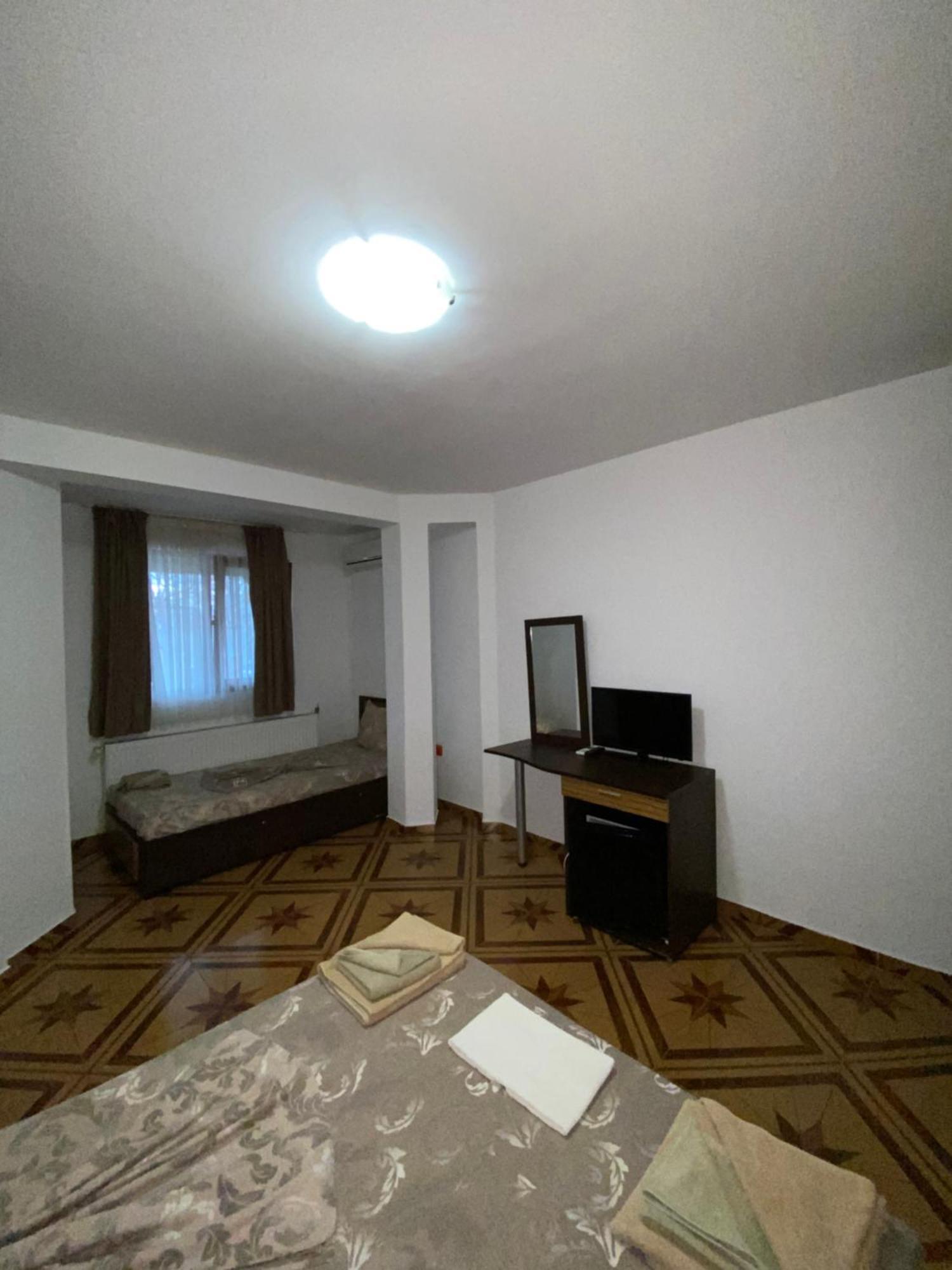 Guest Rooms Wild Duck Ezerets エクステリア 写真