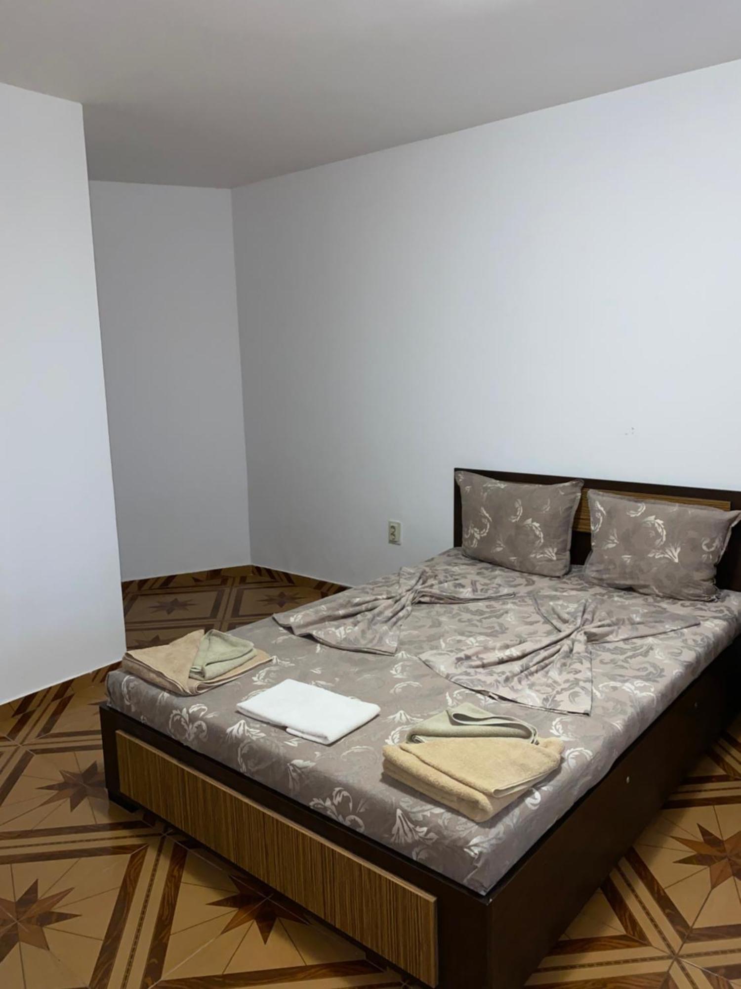 Guest Rooms Wild Duck Ezerets エクステリア 写真
