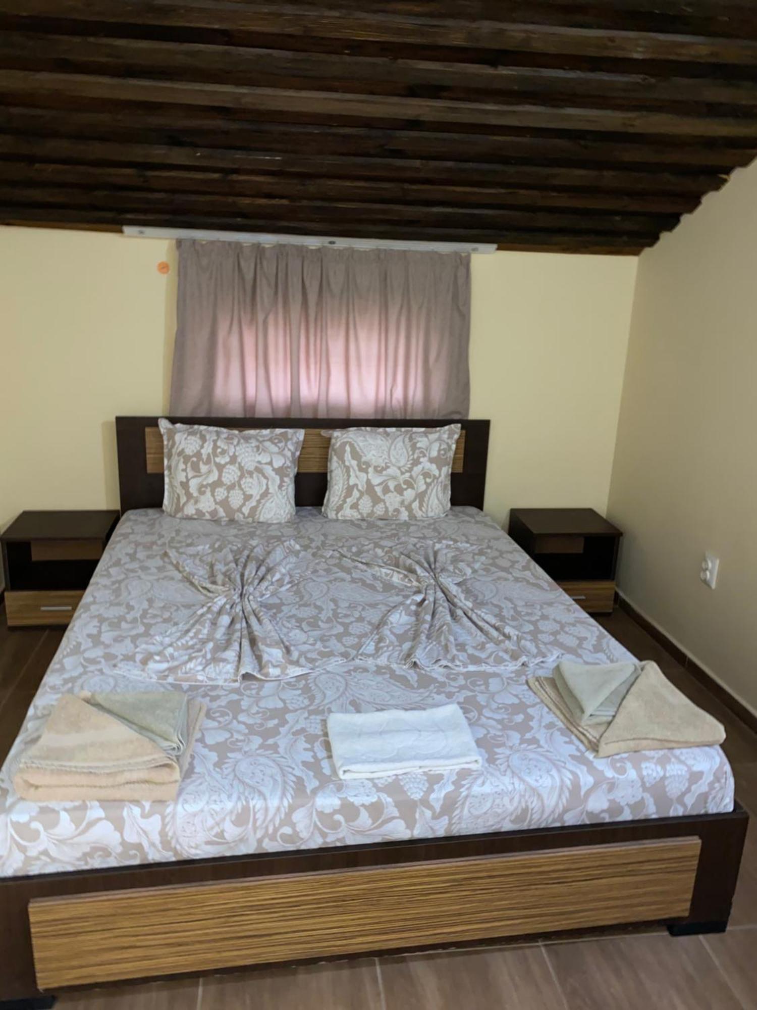 Guest Rooms Wild Duck Ezerets エクステリア 写真